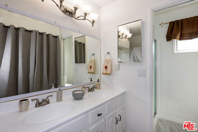 27501 Bernina Avenue, Canyon Country CA: https://media.crmls.org/mediaz/8f0835f7-7e93-4612-8542-253c4ed94612.jpg