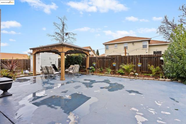 2105 Bedrock Way, Antioch CA: https://media.crmls.org/mediaz/8f0847b2-0921-4f89-97e7-f0fbb9a3f9dc.jpg