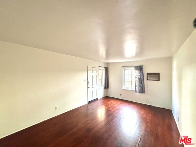 11928 Magnolia Boulevard, Valley Village CA: https://media.crmls.org/mediaz/8f089662-eaa0-4342-a3ed-24bbd22b2cf6.jpg