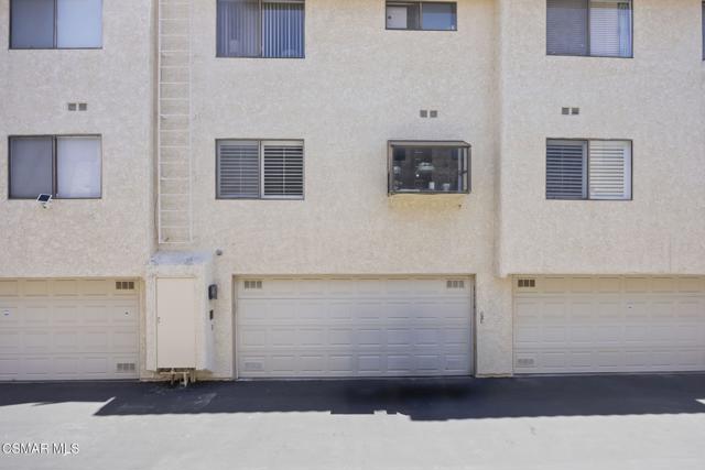 26341 W Bravo Lane, Calabasas CA: https://media.crmls.org/mediaz/8f092077-be54-41a9-99d6-baa17928af98.jpg