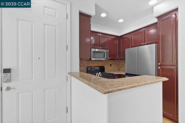 1582 Chandler St, Oakland CA: https://media.crmls.org/mediaz/8f0975e3-57bc-49cf-89db-fdb12f8fa100.jpg