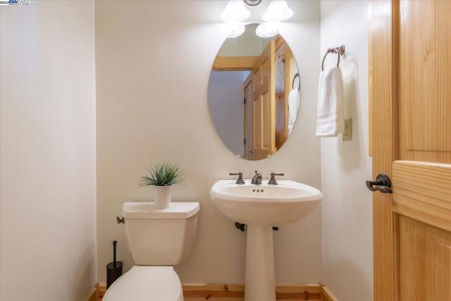 10023 S River Street, Truckee CA: https://media.crmls.org/mediaz/8f09ea68-fc11-462f-9b3d-e7616c225e54.jpg