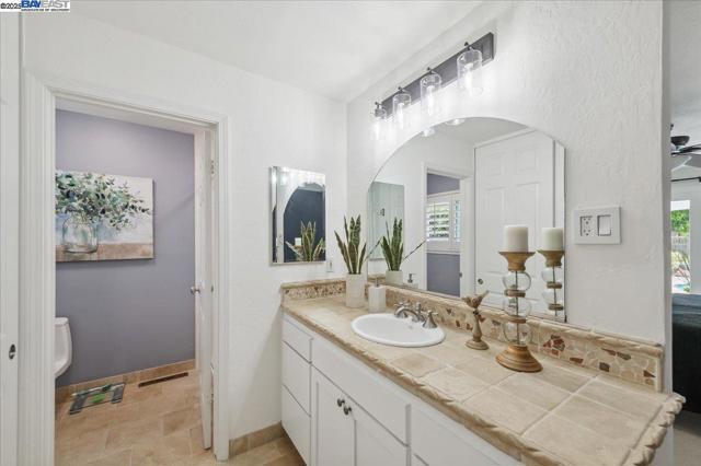 5204 Hummingbird Rd, Pleasanton CA: https://media.crmls.org/mediaz/8f0a5cb0-736d-494c-90cd-a85e2a3546e5.jpg