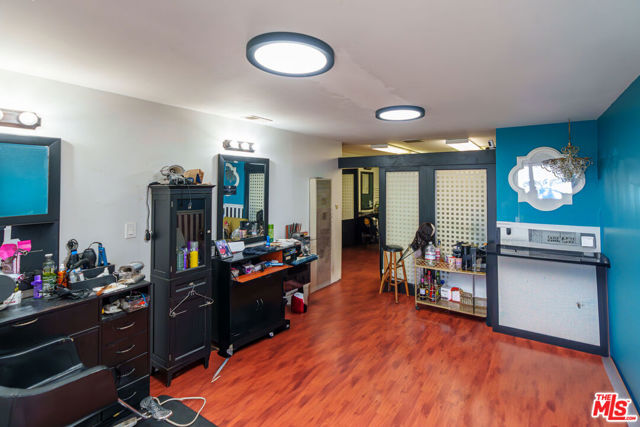7801 Crenshaw Boulevard, Los Angeles CA: https://media.crmls.org/mediaz/8f0a5ea7-1213-4260-abb6-e8e6fd0797f9.jpg