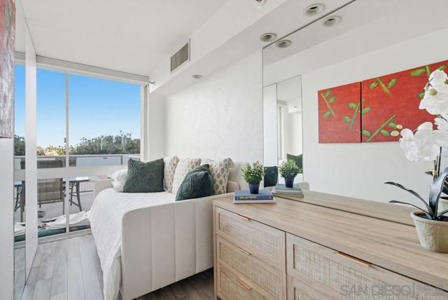 1820 Avenida Del Mundo, Coronado CA: https://media.crmls.org/mediaz/8f0a7c3d-fd84-42cb-a147-5e2271313edf.jpg