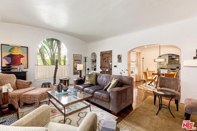 5990 Saturn Street, Los Angeles CA: https://media.crmls.org/mediaz/8f0ae594-5d2e-4618-908b-3ce3a16eef05.jpg