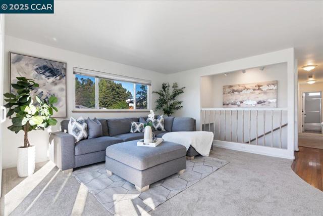 207 Midway Dr, Martinez CA: https://media.crmls.org/mediaz/8f0b4a20-d09b-4710-a9fc-1e25edcfd99a.jpg