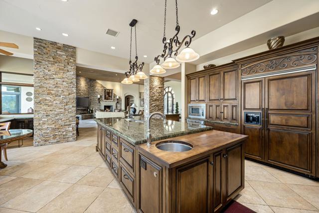 9 Nebulae Way, Rancho Mirage CA: https://media.crmls.org/mediaz/8f0c4c30-6ef3-4419-9a7a-d37aba3e4c7e.jpg