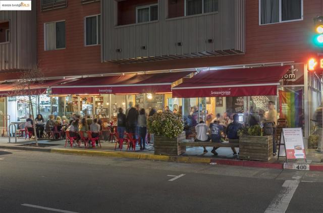 428 Cavour St, Oakland CA: https://media.crmls.org/mediaz/8f0c5a79-149a-4472-ab7b-c16e5230bb0b.jpg