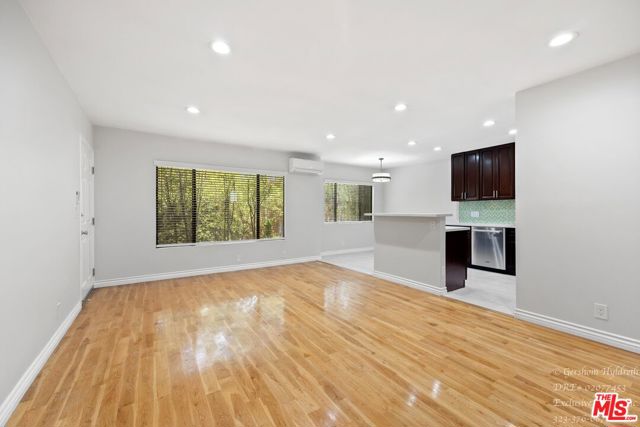 2488 N Beachwood Drive, Los Angeles CA: https://media.crmls.org/mediaz/8f0c90df-612a-4a19-a6da-d42576d11e12.jpg