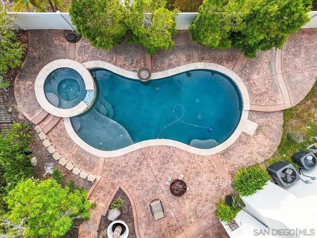 2196 Kirkcaldy Rd, Fallbrook CA: https://media.crmls.org/mediaz/8f0d155a-9c5b-4f73-9714-63981a7d402a.jpg