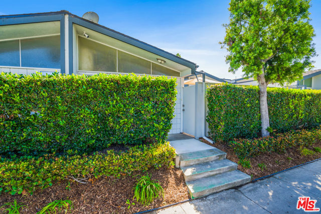 416 Bolero Way, Newport Beach CA: https://media.crmls.org/mediaz/8f0ef3f5-aa87-4f69-836a-44f75abfc22b.jpg