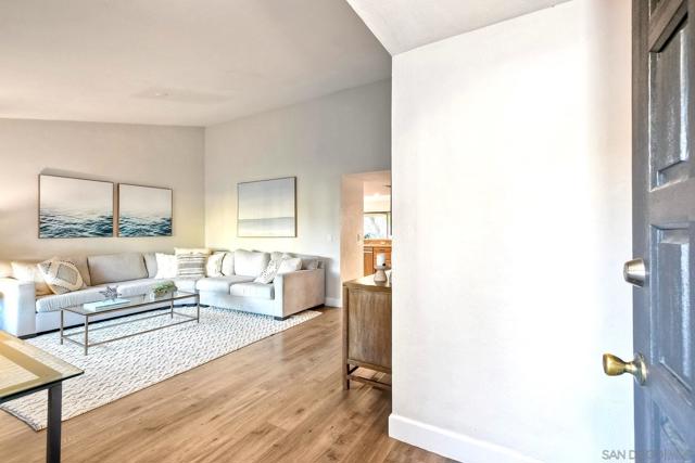 7219 Mimosa Dr, Carlsbad CA: https://media.crmls.org/mediaz/8f0f7e02-4fd9-4bf7-9589-6779d175084d.jpg