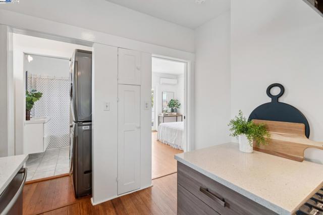 951 Madison St, Albany CA: https://media.crmls.org/mediaz/8f0f9123-4a9b-4795-ad10-0a8e125079c4.jpg