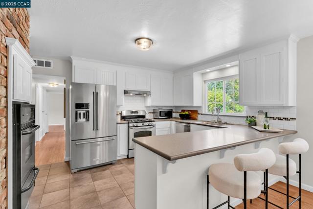 240 CASTLE GLEN ROAD, Walnut Creek CA: https://media.crmls.org/mediaz/8f103cf4-ea55-45e5-95d7-6551b03eabc0.jpg