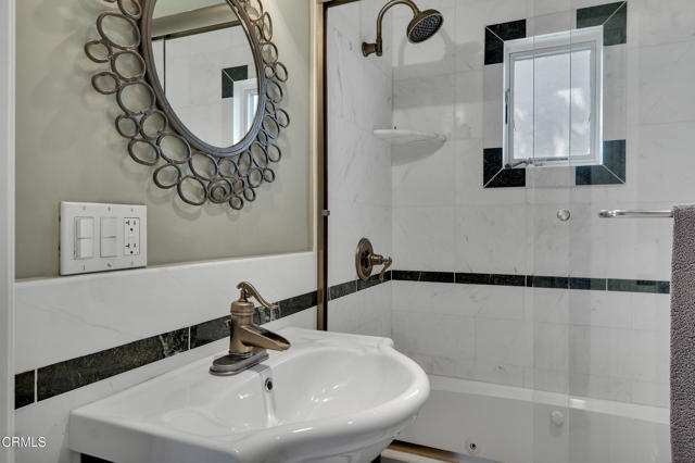 9999 Wornom Avenue, Sunland CA: https://media.crmls.org/mediaz/8f107fb3-4090-4076-9421-8f9282256720.jpg