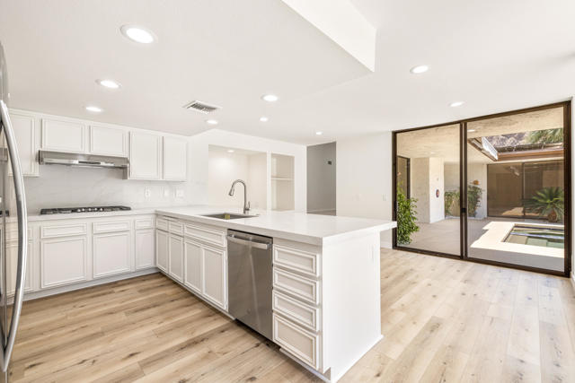 46428 War Bonnet Circle, Indian Wells CA: https://media.crmls.org/mediaz/8f10d42d-cfd2-4c09-9935-da24ab4cdc52.jpg