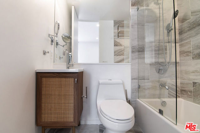 1623 S Bedford Street, Los Angeles CA: https://media.crmls.org/mediaz/8f1100bf-f306-44c1-bfe4-260e25a5ea19.jpg