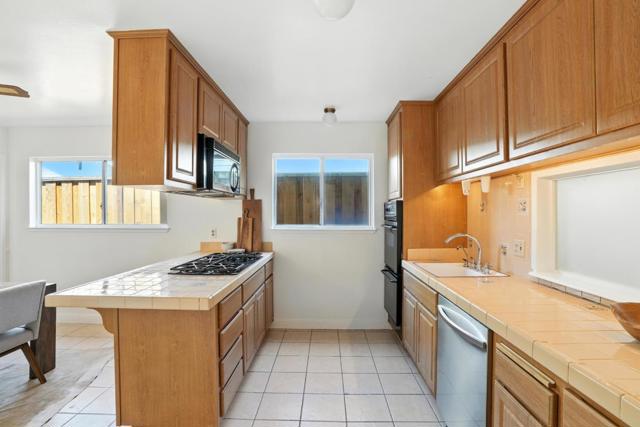 946 Laguna Avenue, Burlingame CA: https://media.crmls.org/mediaz/8f115be5-7140-45e5-8d27-d55e73d38339.jpg