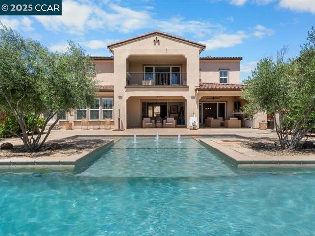 1927 Vintage Cir, Brentwood CA: https://media.crmls.org/mediaz/8f1184ea-da54-4b10-b746-2919034bebea.jpg