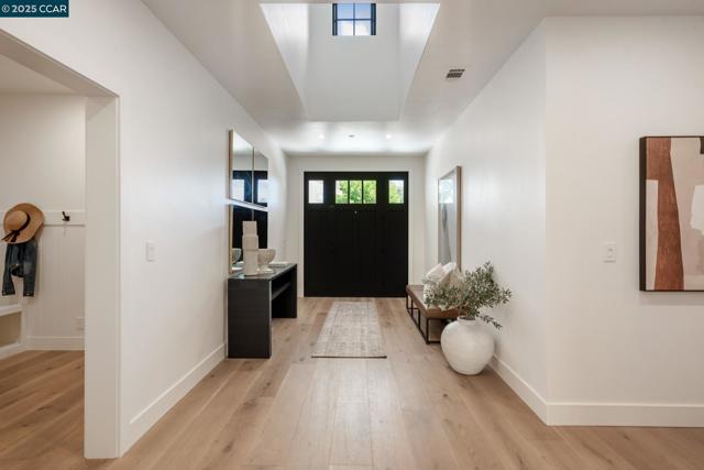 267 Valle Vista Dr, Danville CA: https://media.crmls.org/mediaz/8f11a992-f50c-408e-8496-716bcb3597f4.jpg