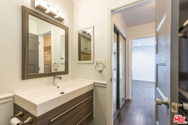 18307 Burbank Boulevard, 134 photo 8