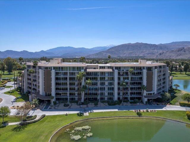 899 Island Drive, Rancho Mirage CA: https://media.crmls.org/mediaz/8f1339d7-d565-4698-b2ee-2fb3f87af241.jpg