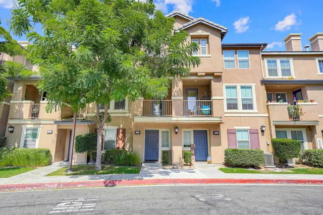 Detail Gallery Image 2 of 23 For 1569 Hackberry Pl, Chula Vista,  CA 91915 - 4 Beds | 4 Baths