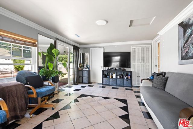 9253 Hayvenhurst Avenue, North Hills CA: https://media.crmls.org/mediaz/8f144638-fc4b-48ca-91c4-eb8f35730262.jpg