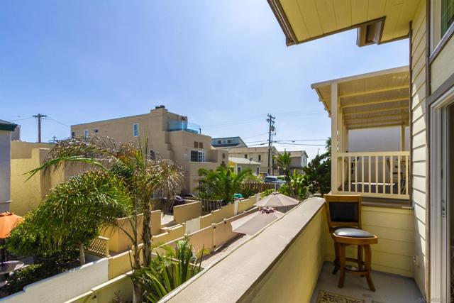 728 Jamaica Ct, San Diego CA: https://media.crmls.org/mediaz/8f1483bc-cf32-4fae-bee6-f9da6137b226.jpg