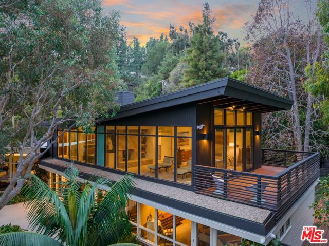 2179 Mandeville Canyon Road, Los Angeles CA: https://media.crmls.org/mediaz/8f14a09d-b48e-46fe-a614-301b3e666031.jpg