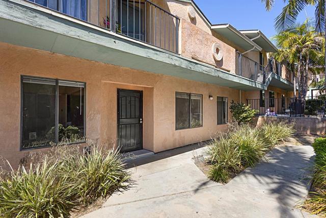 Detail Gallery Image 1 of 1 For 552 Canyon Dr #2,  Oceanside,  CA 92054 - 2 Beds | 2 Baths