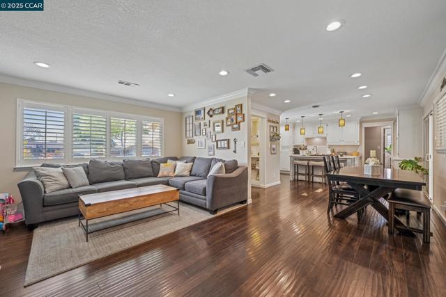 822 Cortez Ct, Livermore CA: https://media.crmls.org/mediaz/8f150562-126c-4a8a-a453-8db57e45f041.jpg