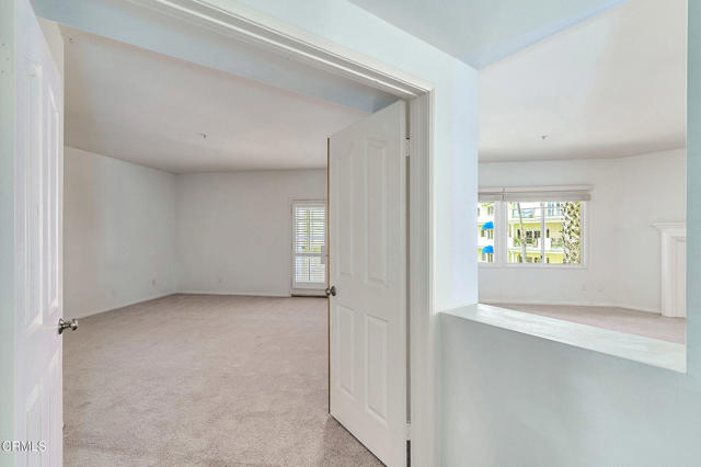 4229 Harbour Island Lane, Oxnard CA: https://media.crmls.org/mediaz/8f15d5f2-22f1-4060-86a2-006c121d0b2f.jpg