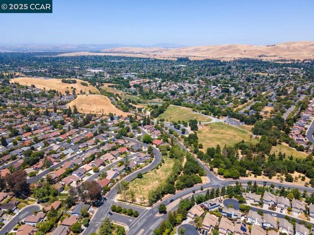 4672 N Larwin Ave, Concord CA: https://media.crmls.org/mediaz/8f1636a3-915c-424b-9b50-537686349806.jpg
