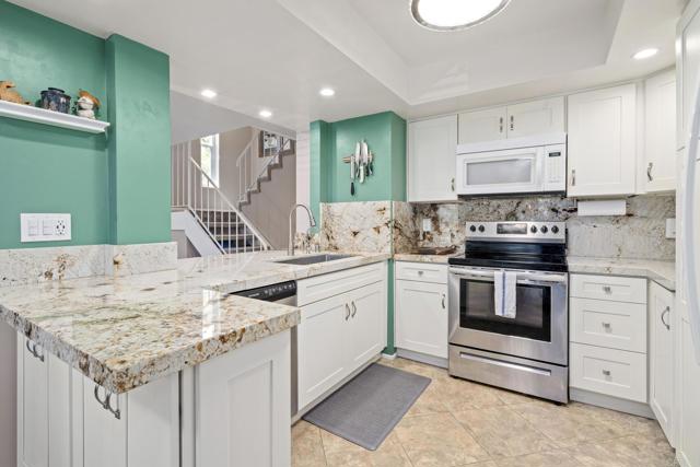 Detail Gallery Image 1 of 1 For 760 Silver Dr, Vista,  CA 92083 - 3 Beds | 2/1 Baths