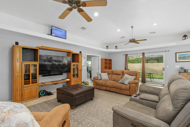 27250 Nortada Drive, Cathedral City CA: https://media.crmls.org/mediaz/8f16d5ee-fe60-4e62-946d-d17692cdd5d1.jpg