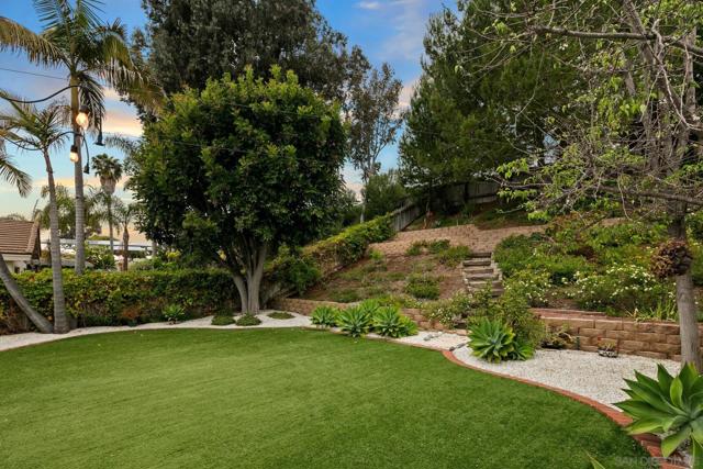 1736 Hill Top Lane, Encinitas CA: https://media.crmls.org/mediaz/8f16d916-9c0d-4932-b401-c779ee4de5b2.jpg
