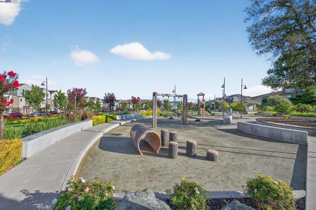 7058 Atlas Peak Dr, Dublin CA: https://media.crmls.org/mediaz/8f175af7-8e19-45c8-8777-716883e931ae.jpg