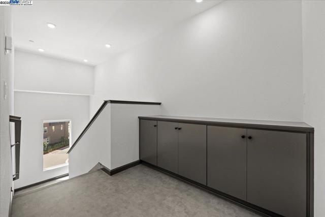 5483 Melissa Ln, Dublin CA: https://media.crmls.org/mediaz/8f1768a4-4496-46fe-b160-7abfeb0f4830.jpg