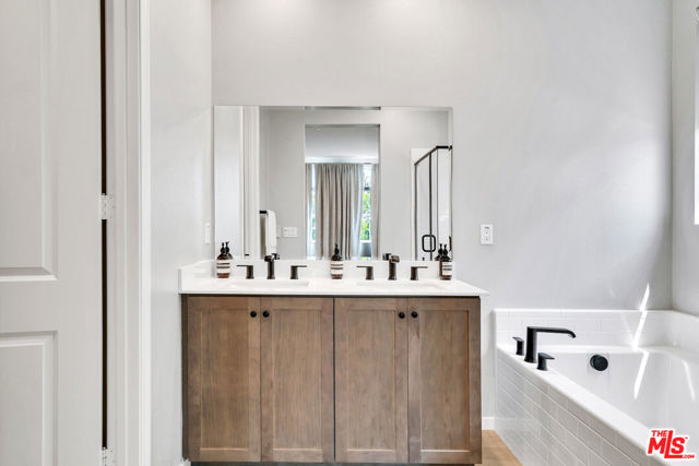 515 Daniel Freeman Circle, Inglewood CA: https://media.crmls.org/mediaz/8f17fff0-64e0-4f52-9be8-afd780a78008.jpg
