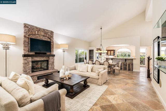 4040 Westminster Pl, Danville CA: https://media.crmls.org/mediaz/8f183dfc-1b92-46c3-a592-47b0680708b7.jpg