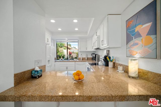 60 La Ronda Drive, Rancho Mirage CA: https://media.crmls.org/mediaz/8f191012-69a7-4135-b189-790e80be7157.jpg