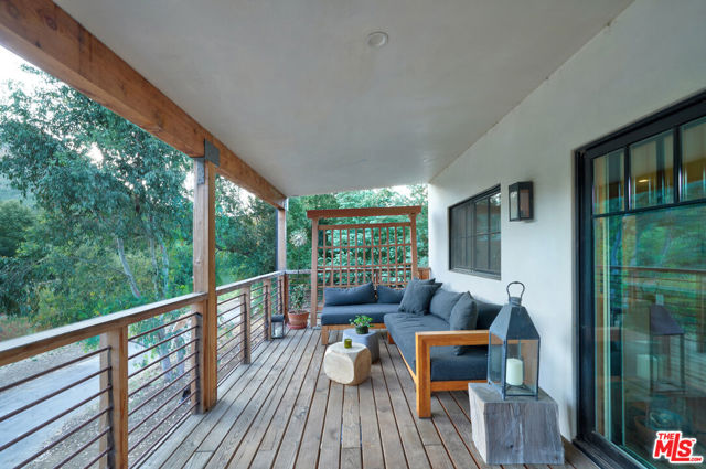 2310 Laguna Circle Drive, Agoura Hills CA: https://media.crmls.org/mediaz/8f1995fa-7dce-4958-9111-2fbf0cd5c4a8.jpg