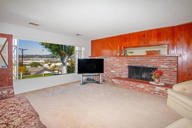 1143 Portola Street, Vista CA: https://media.crmls.org/mediaz/8f1a891b-762f-4d7f-9ec5-fa6c53a38297.jpg