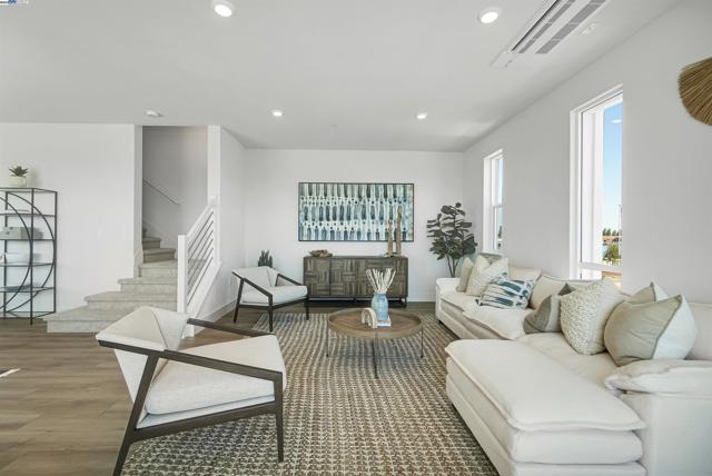 2388 Stanford Street, Alameda CA: https://media.crmls.org/mediaz/8f1a95f9-173e-4b7c-8276-2622615a2668.jpg