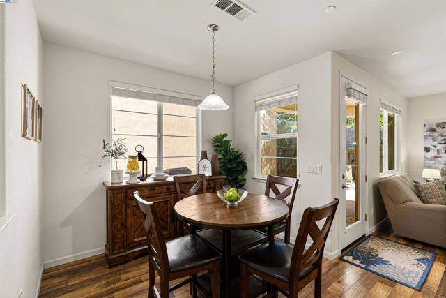 6505 Brando Loop, Fair Oaks CA: https://media.crmls.org/mediaz/8f1ac27b-10ca-4630-923e-220e1b1af7d8.jpg