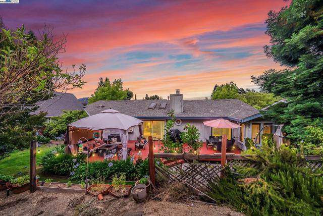 22 Cobblestone Ct, San Ramon CA: https://media.crmls.org/mediaz/8f1add9e-4413-44b1-a274-49485d9969a8.jpg