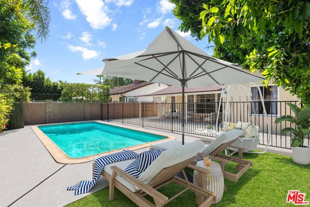 15519 Huston Street, Encino CA: https://media.crmls.org/mediaz/8f1af9ca-5fae-4b65-a586-7bd9c8a662ce.jpg