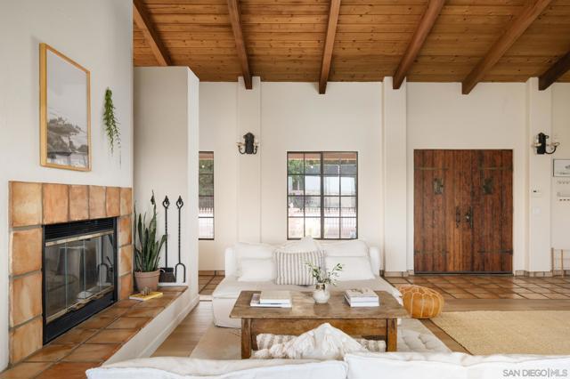 5615 Via Montellano, Bonsall CA: https://media.crmls.org/mediaz/8f1b55a3-6015-4f89-a850-29f2dbc6a1f8.jpg